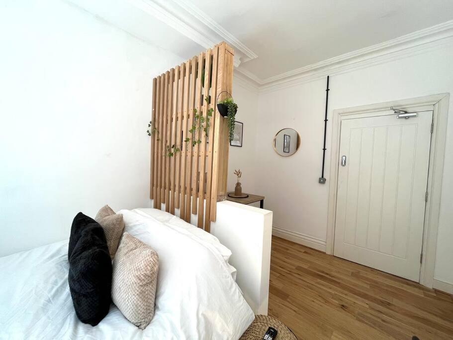 Апартаменты Flat 12, 10 St John'S Road Борнмут Экстерьер фото